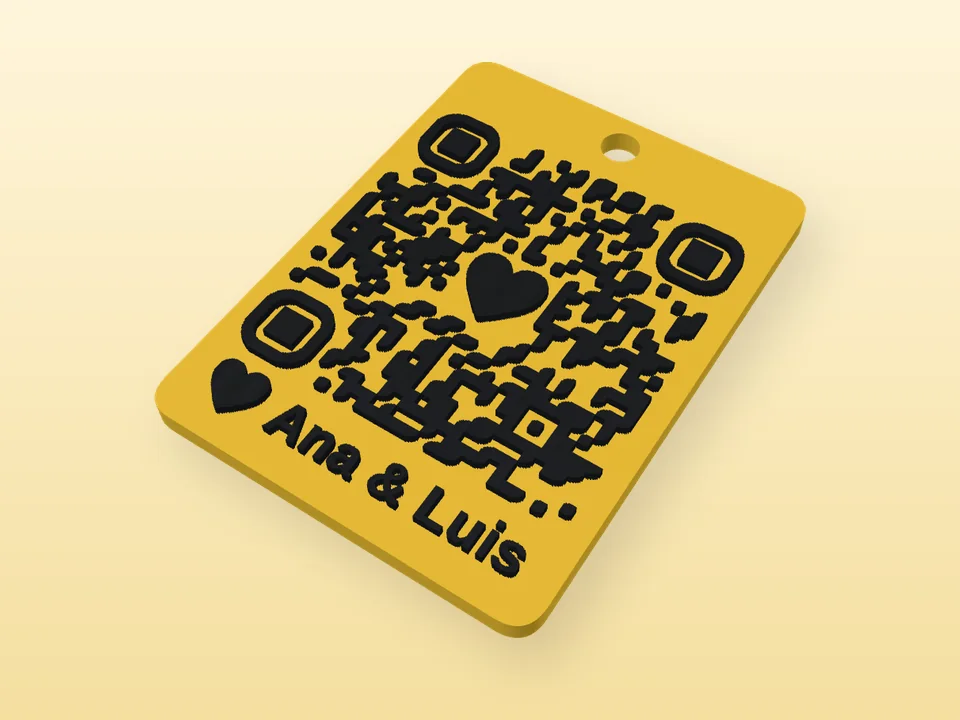 Llavero amarillo con QR, corazón y los nombres Ana & Luis